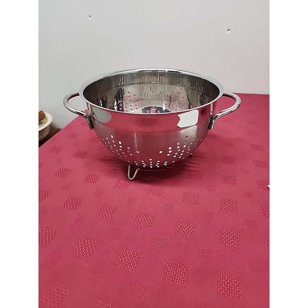 Stainless Steel Collander 4 Qt Heavy Duty 5.5 In Tall X  8.75 In Across 18-10
